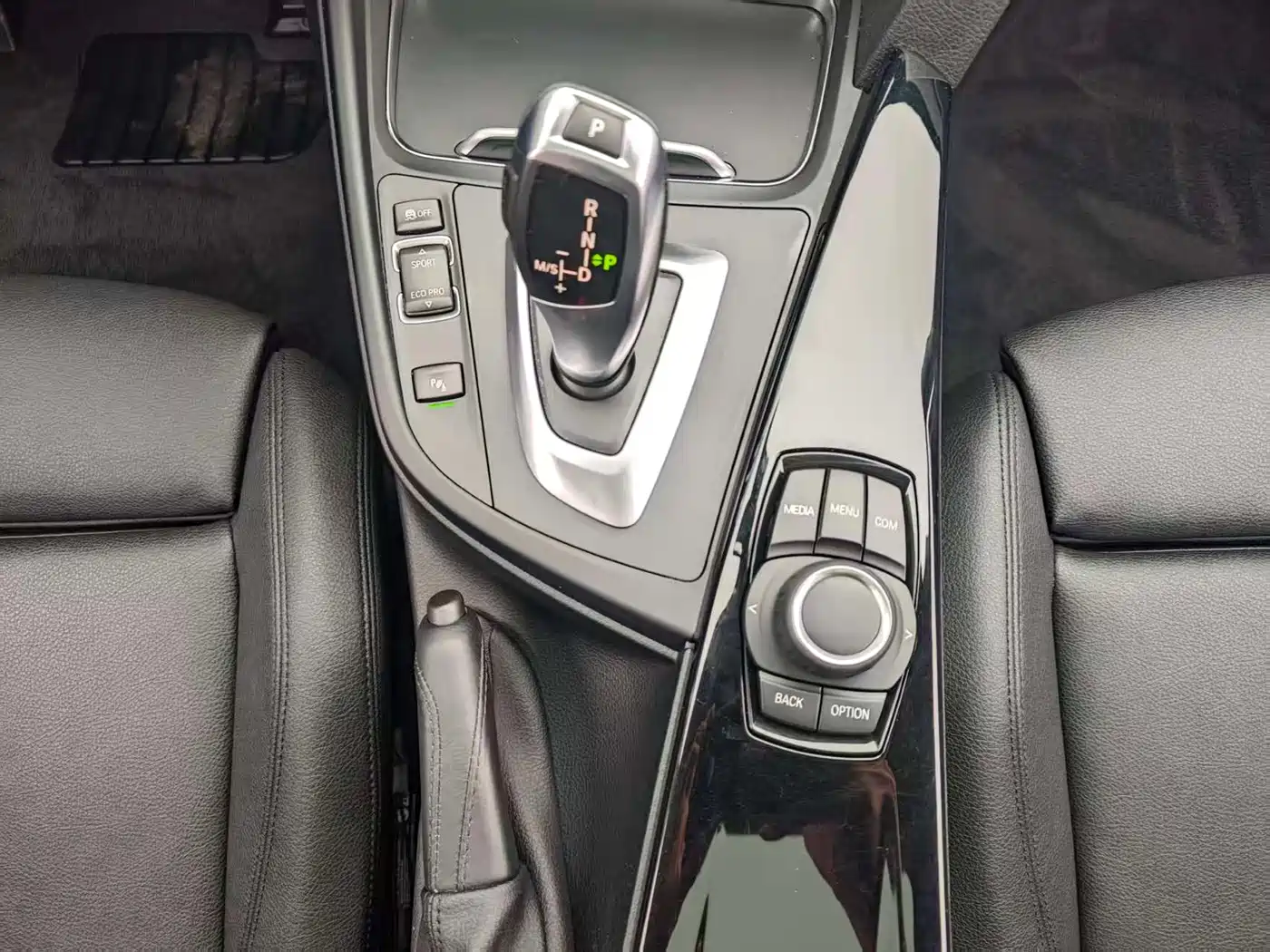 BMW 3 Series GT 2018 320i Fashion фото 16
