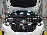 Photo 8 - Peugeot 2008