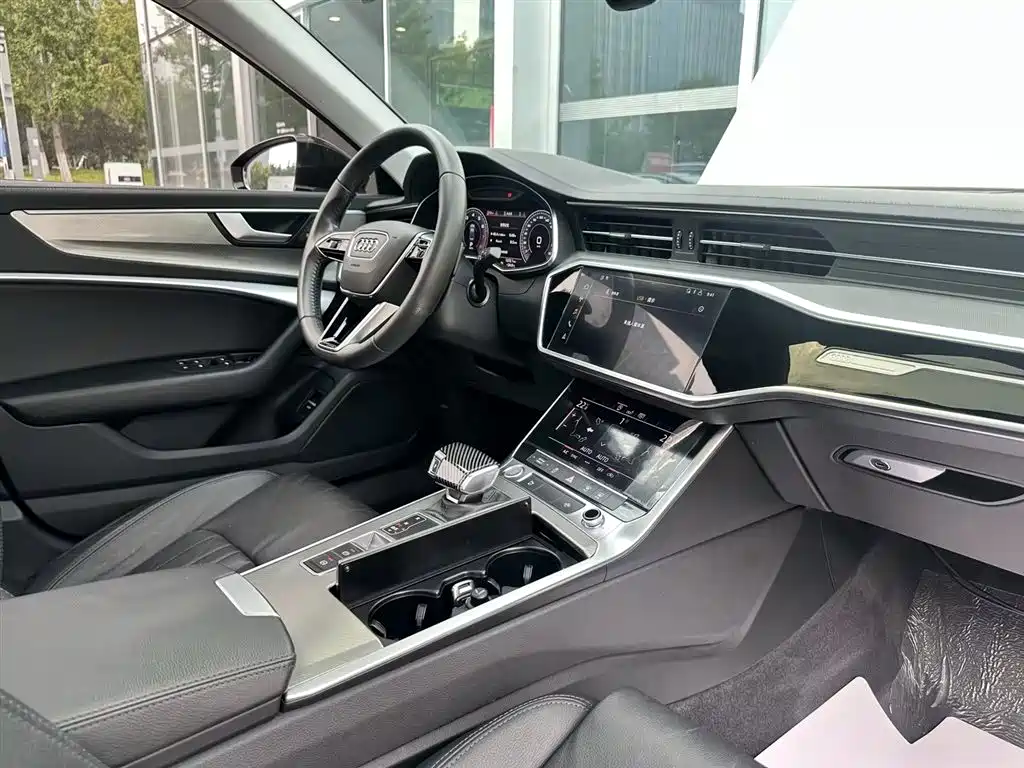 Фото 8 - Audi A6L
