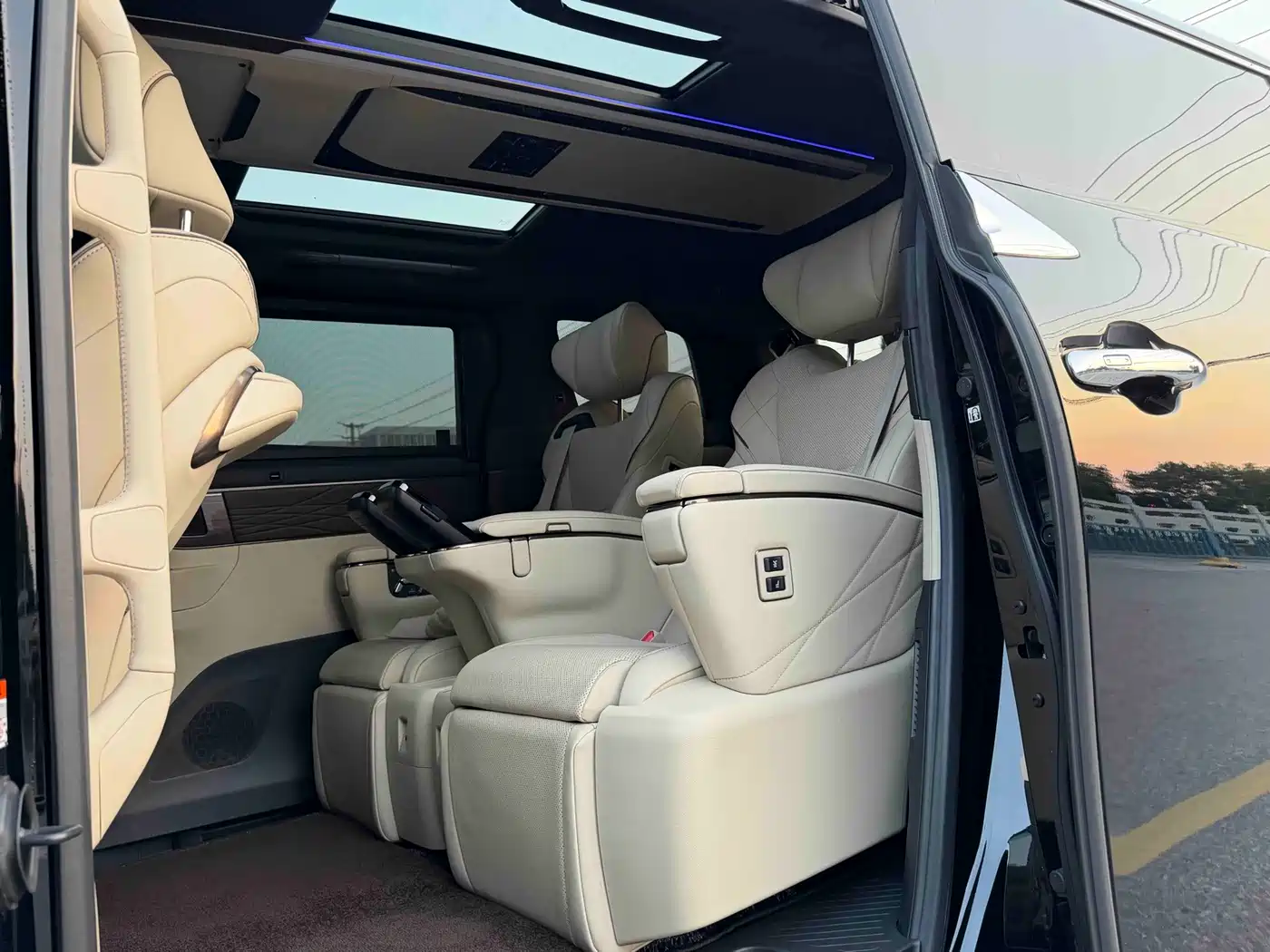 Toyota Vellfire 2024 2024 Crown Hybrid 2.5L Executive Premium Edition