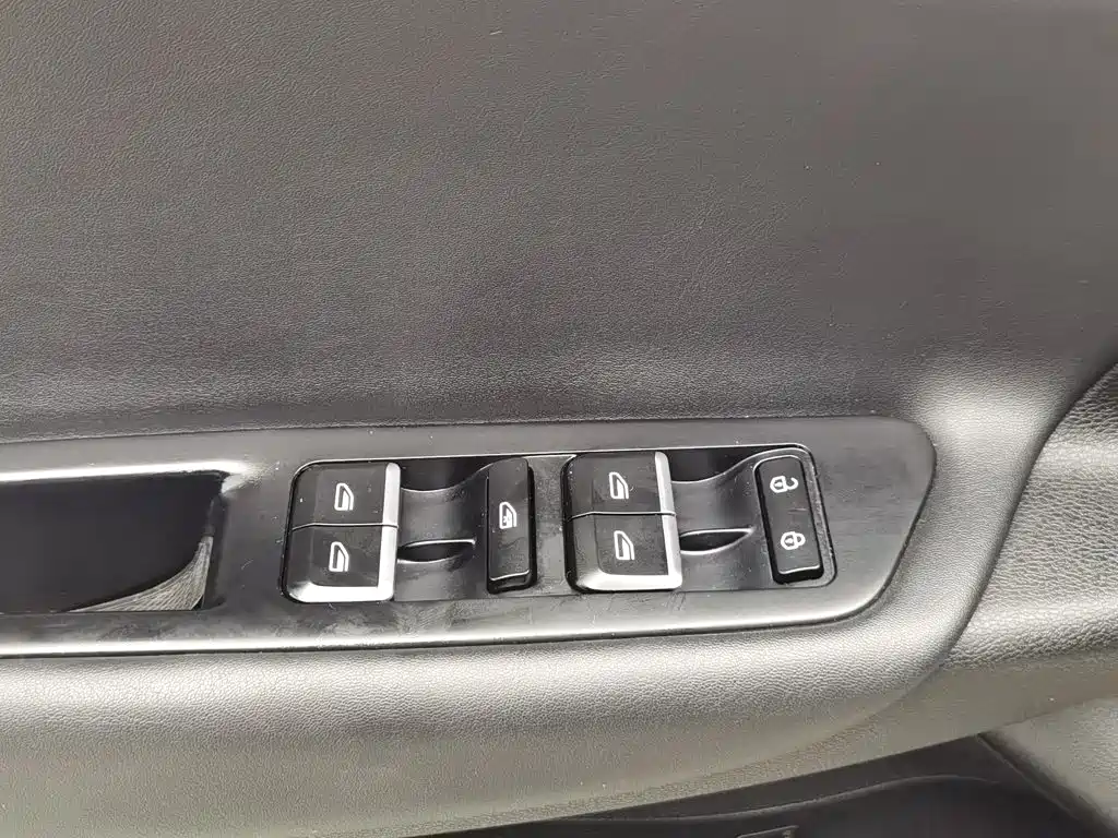 Photo 9 - Geely Emgrand GL