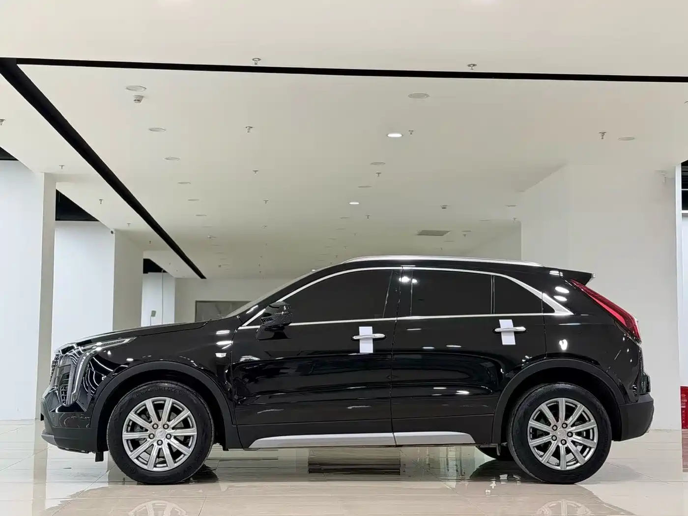 Cadillac XT4 2023 2022 28T FWD Premium