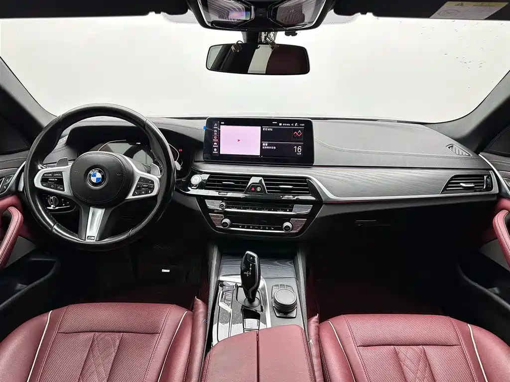 BMW 5 Series 2023 530Li Leading M Sport Package фото 10