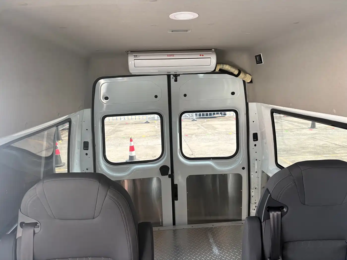 Jiangling JMC Fushun 2023 2022 2.0T Manual Multi-purpose Passenger Vehicle Medium Wheelbase Medium-high Roof 6-7 seater