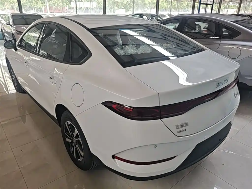 BYD Qin PLUS 2026 DM-i Smart Edition 128KM Progressive фото 5