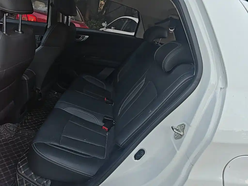 Photo 17 - Geely Vision X3