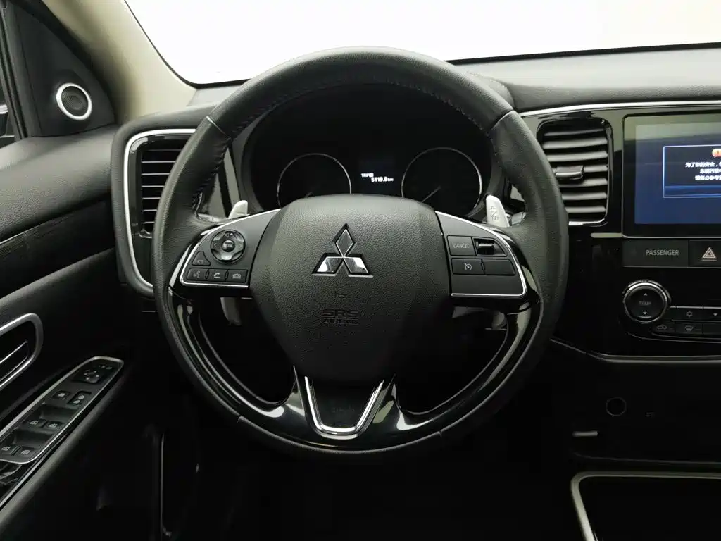 Фото 11 - Mitsubishi Outlander