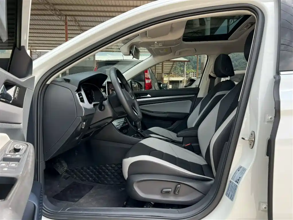Volkswagen Bora 2023 300TSI DSG Premium Edition фото 9