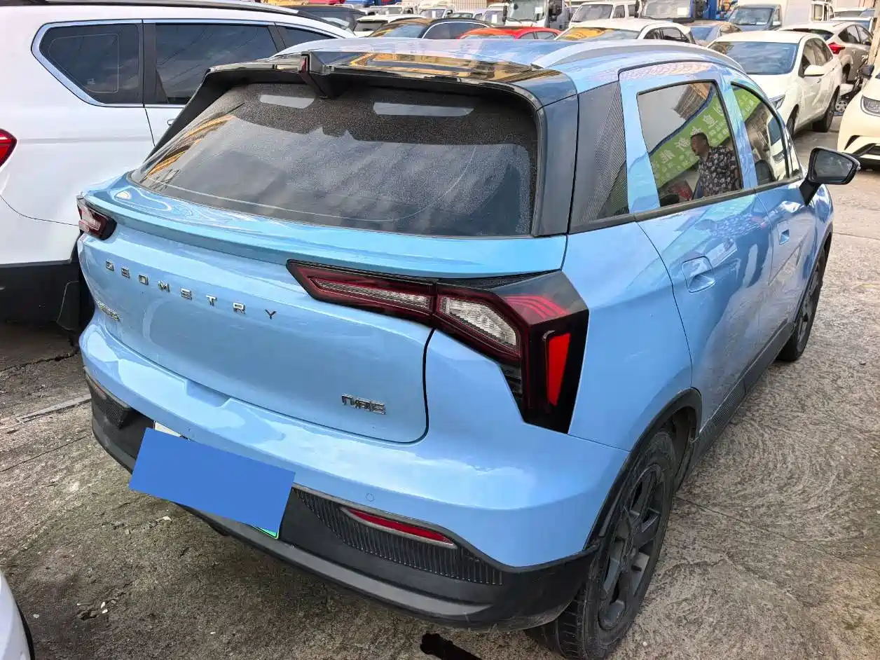 Фото 4 - Geely Geometry E Firefly