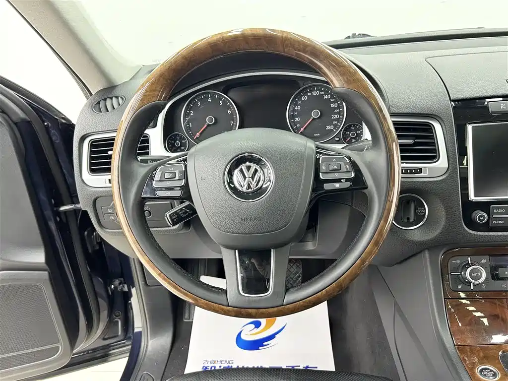 Volkswagen Touareg 2011 3.0TSI Premium фото 14