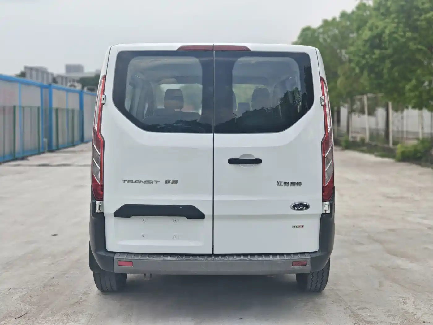 Ford Transit 2020 2019 2.0T Diesel Business Travel Short Wheelbase Low Roof 7-seater China VI