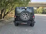 Photo 9 - Jeep Wrangler