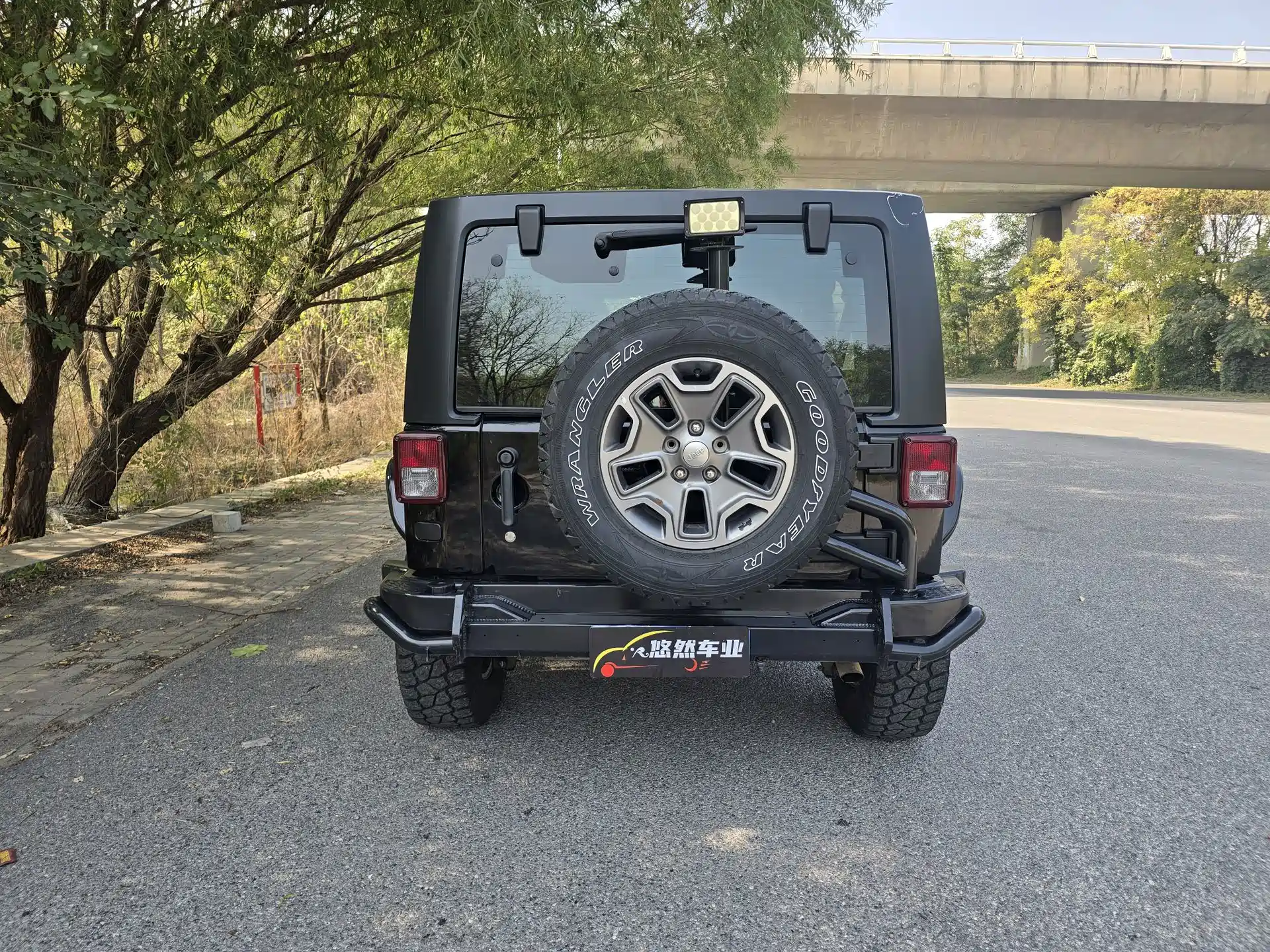 Photo 9 - Jeep Wrangler