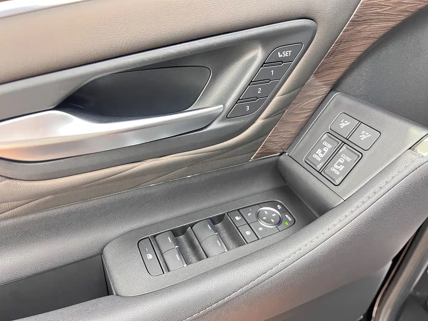 Toyota Vellfire 2025 2024 Crown Hybrid 2.5L Executive Premium Edition