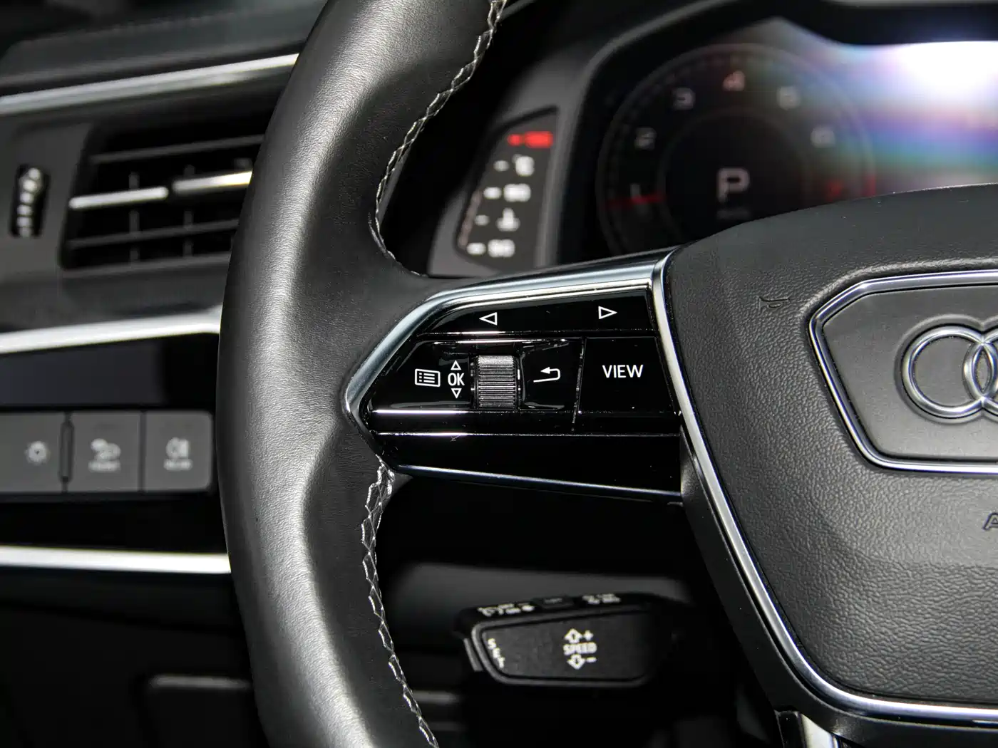 Audi A6L 2021 40 TFSI Luxury Sport фото 20