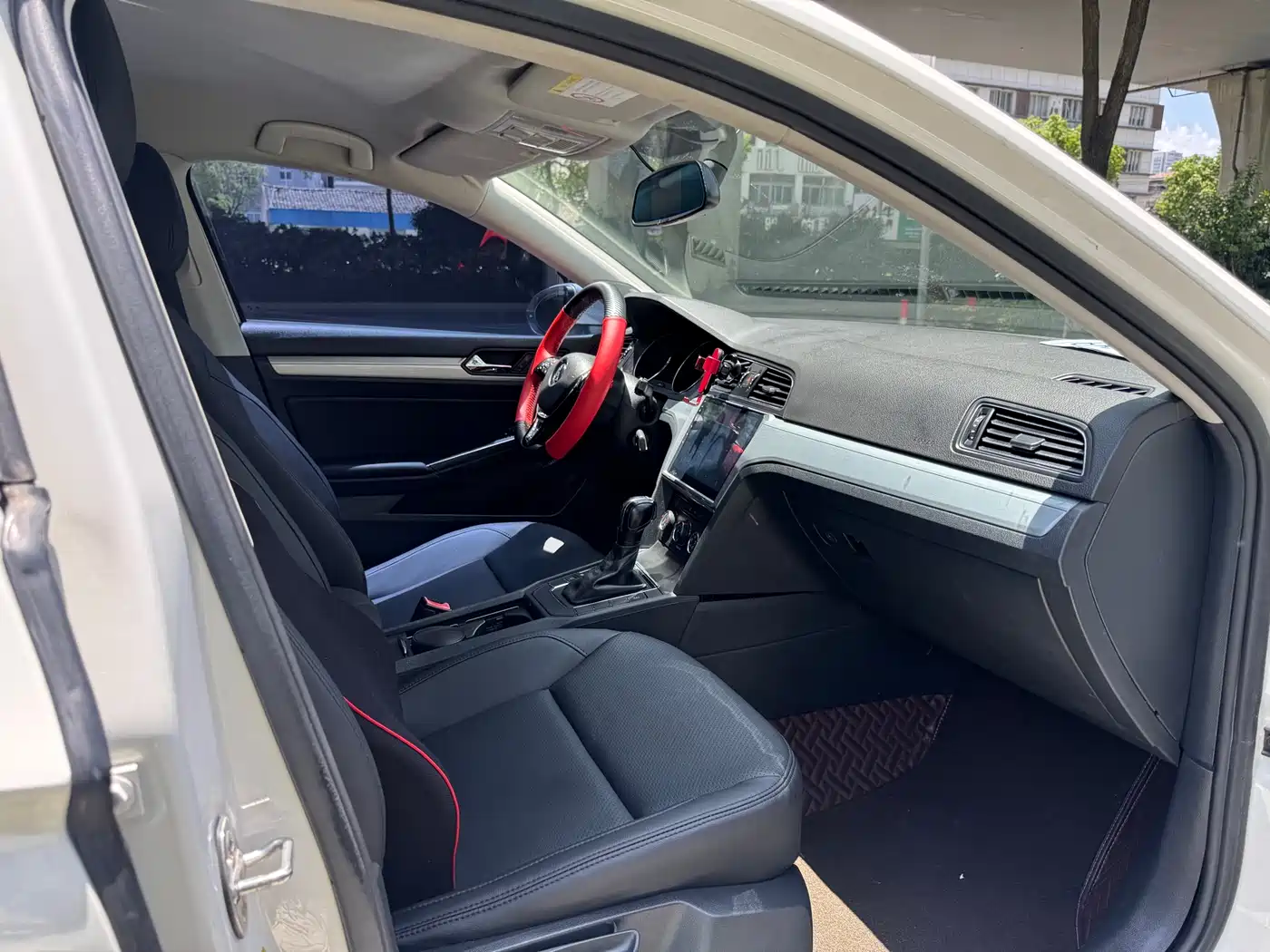 Volkswagen Lamando 2015 230TSI DSG Style фото 9