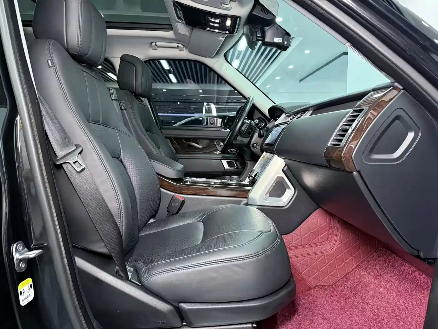 Photo 10 - Land Rover Range Rover