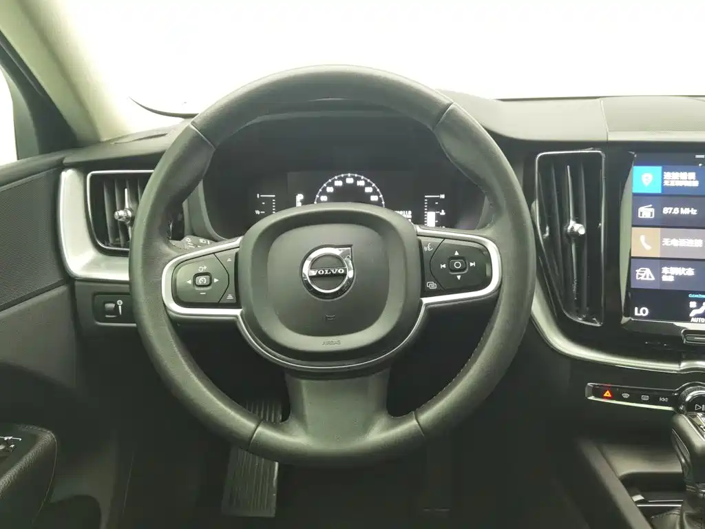 Фото 11 - Volvo XC60