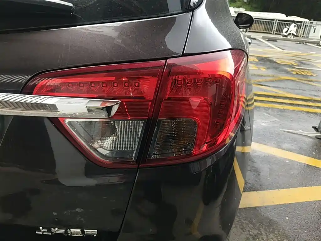 Buick Envision Plus 2017 28T AWD Luxury фото 8