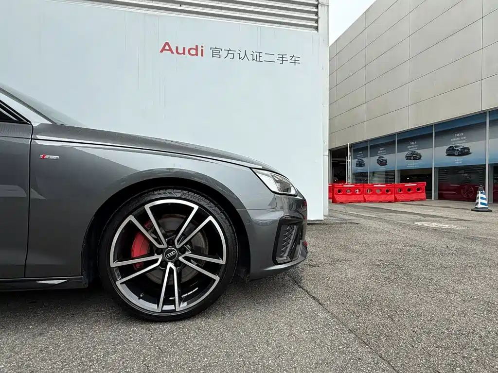 Photo 19 - Audi A4L