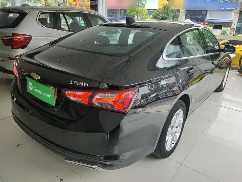 Photo 7 - Chevrolet Malibu XL