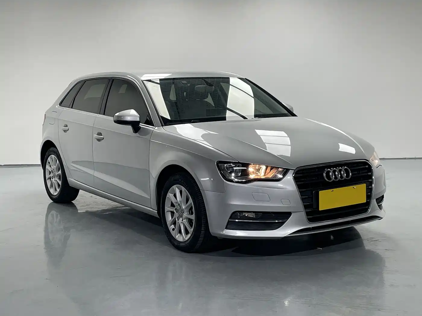 Audi A3 2014 Sportback 35 TFSI Automatic Progressive фото 3