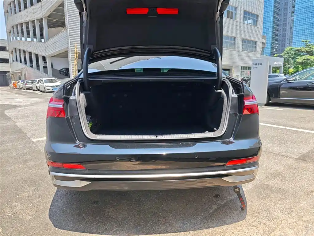 Audi A6L 2025 Model 45 TFSI Premium Dynamic + Ventilation Comfort Package фото 9