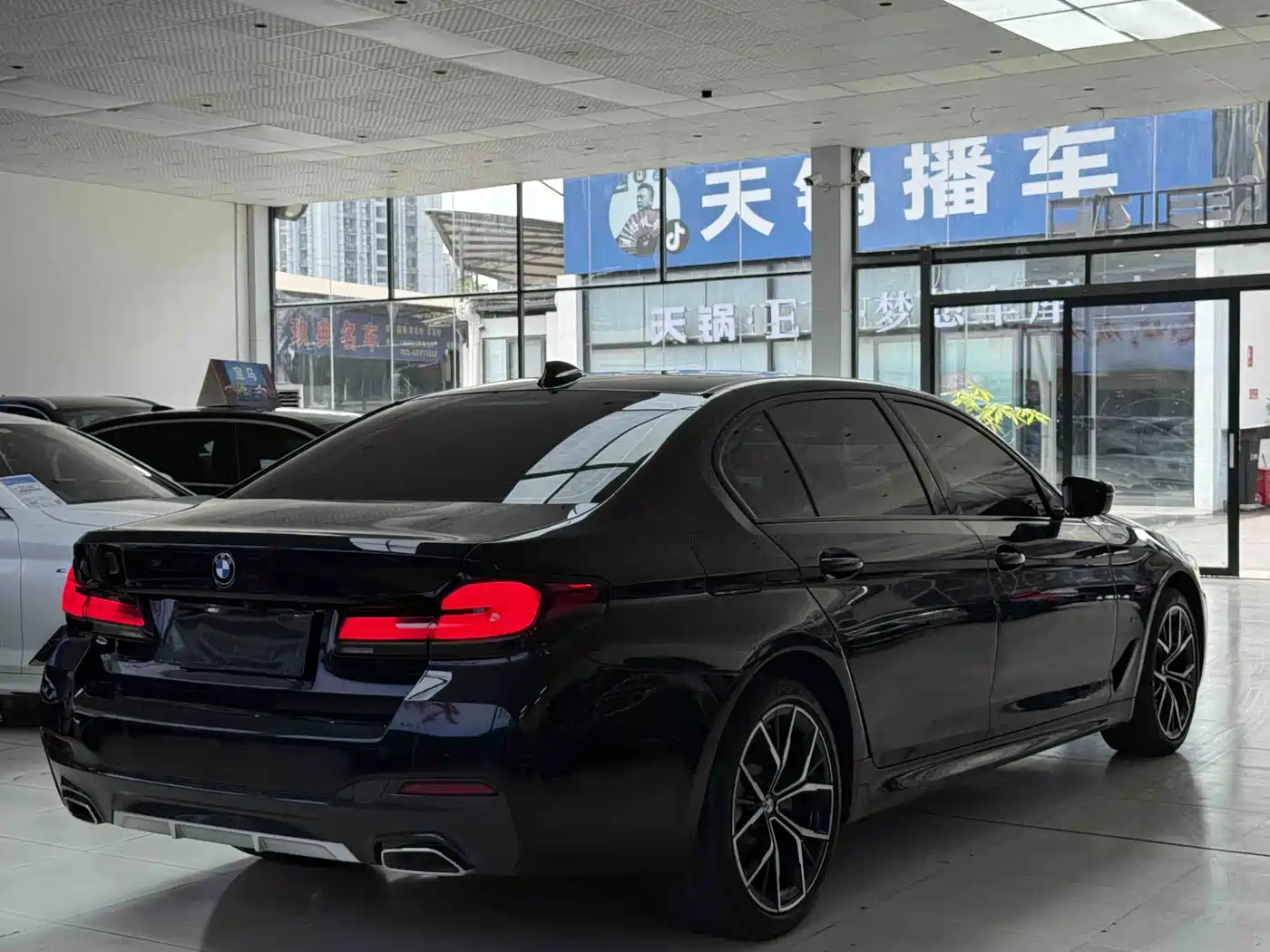 صورة 6 - BMW 5 Series