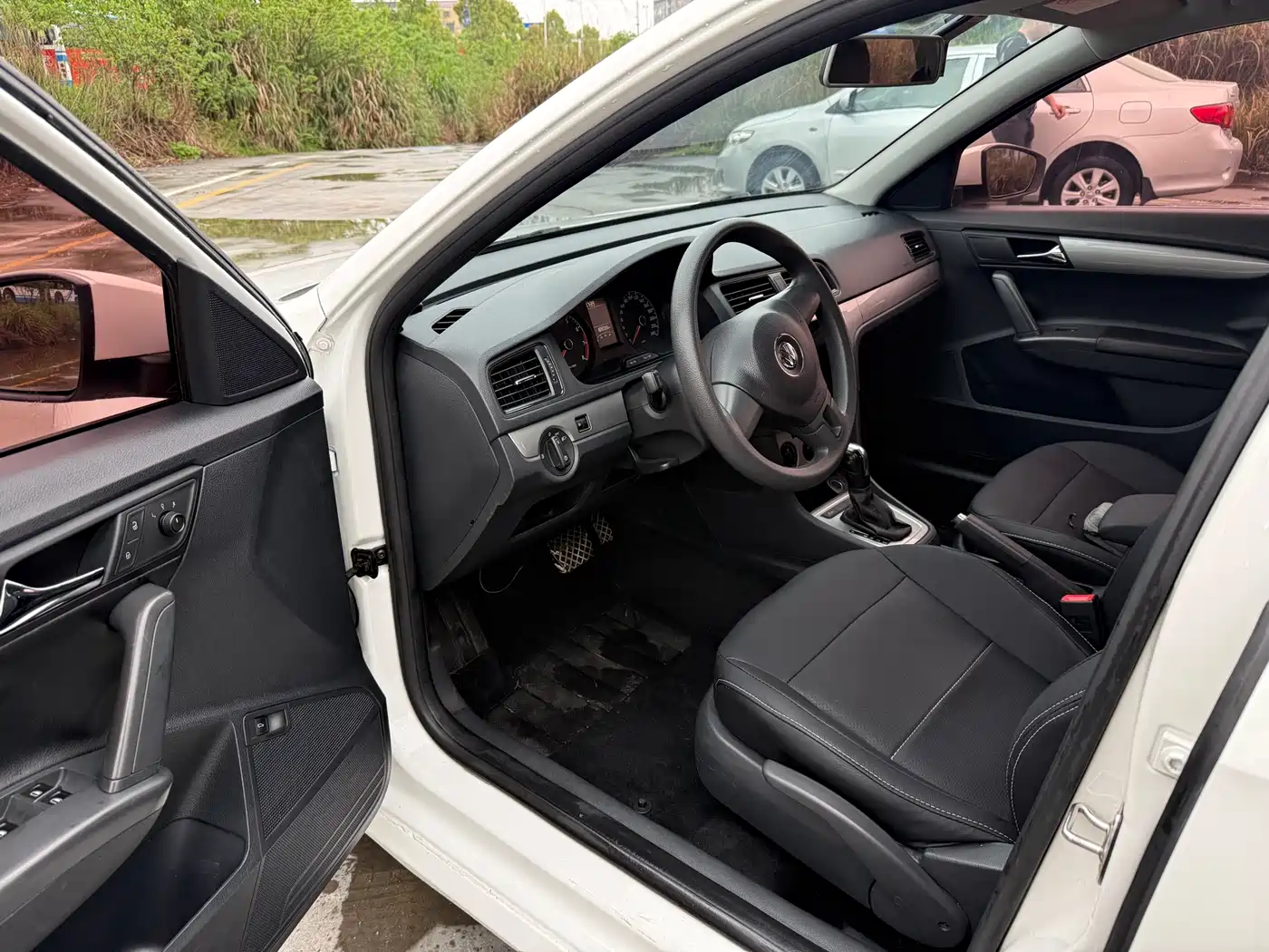 Volkswagen Lavida 2015 1.6L Automatic Trend Edition фото 7