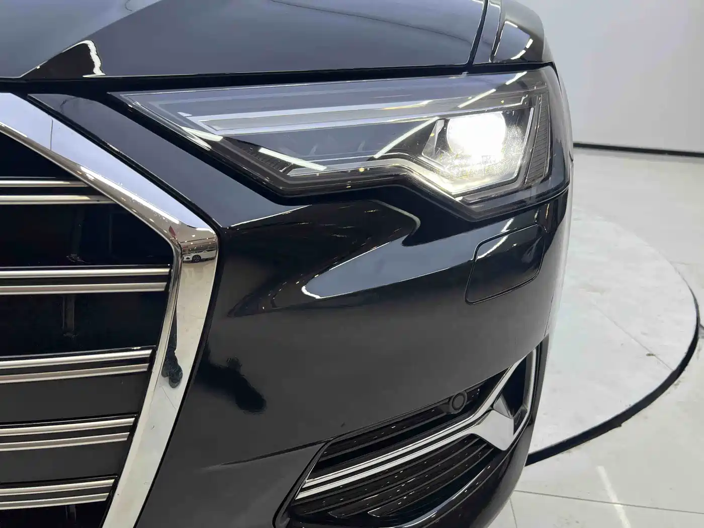 Audi A6L 2023 55 TFSI quattro Exclusive Elegance фото 14