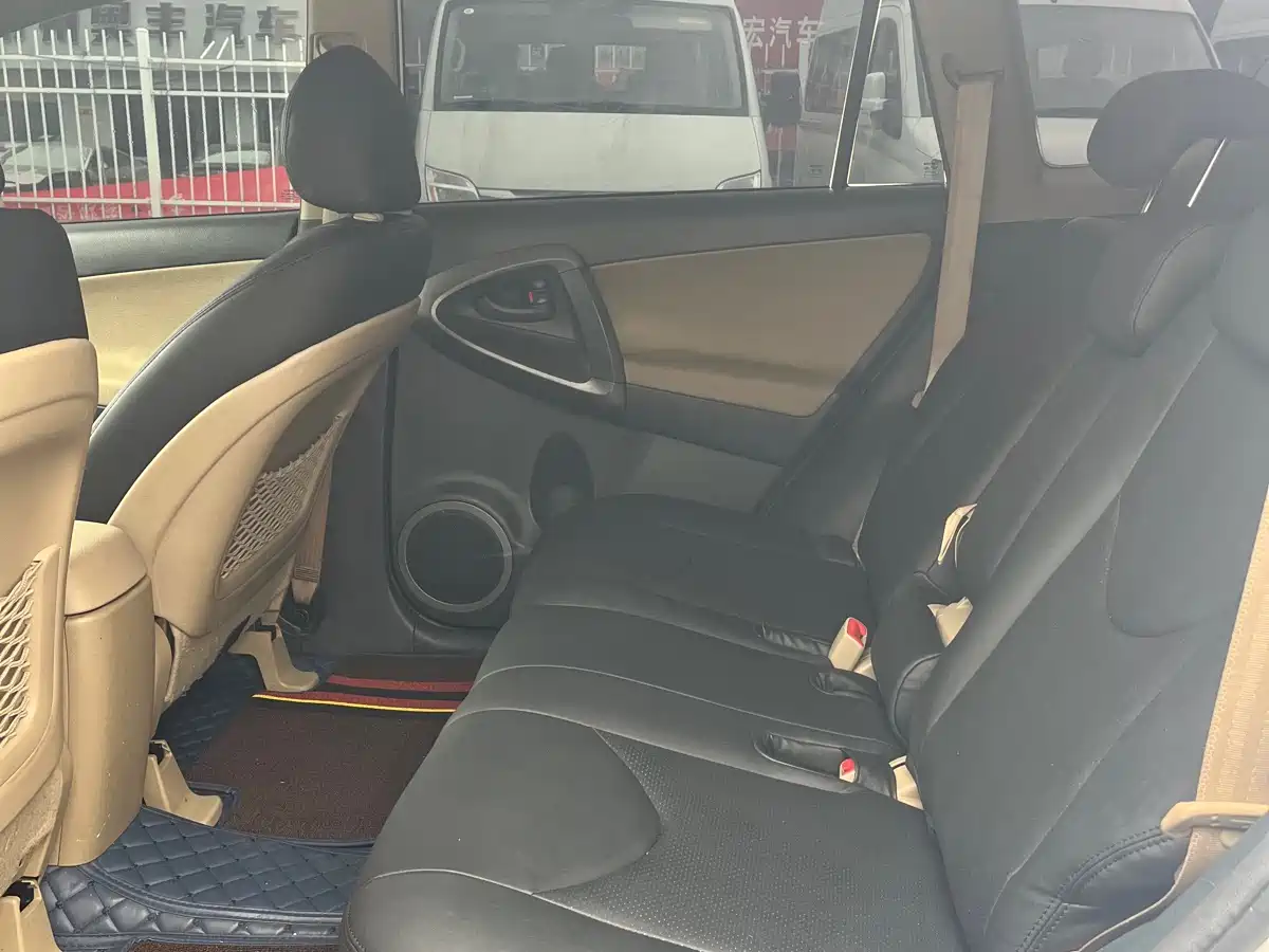 Toyota RAV4 Rongfang 2013 Special Edition 2.0L Auto Classic фото 10
