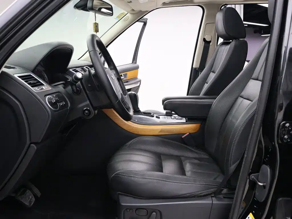 Photo 2 - Land Rover Range Rover Sport