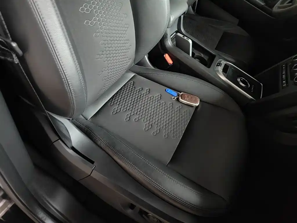 Land Rover Discovery Sport 2018 240PS PURE Edition фото 25