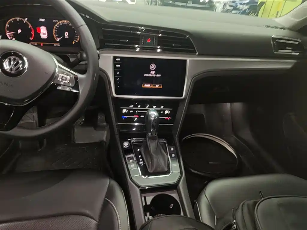 VOLKSWAGEN LINGDU
