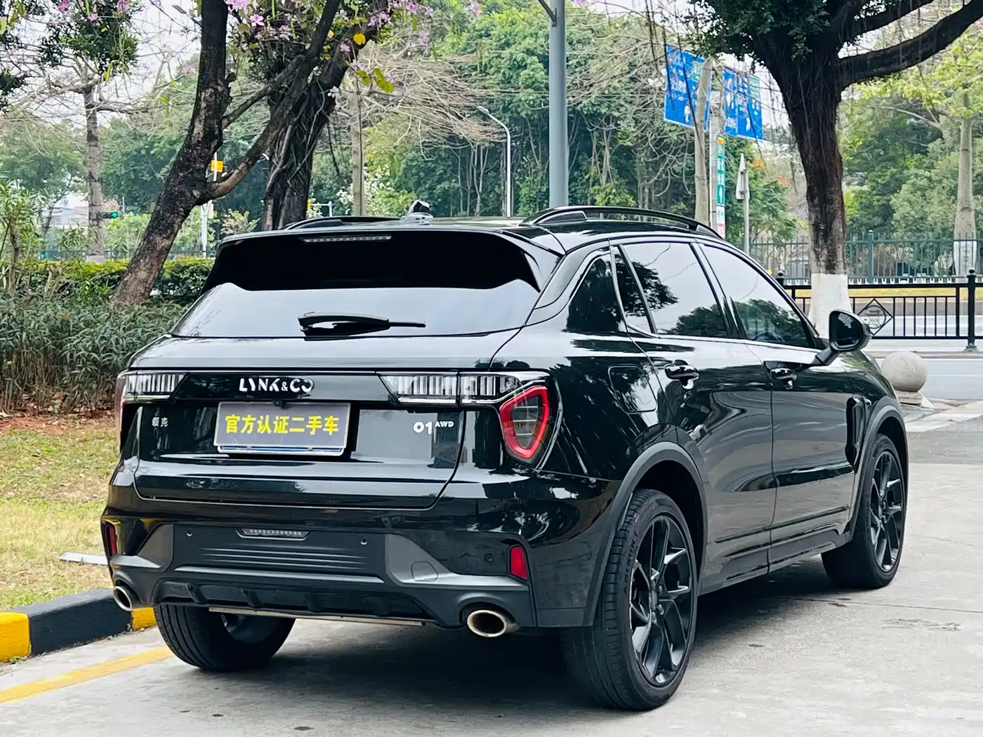 Lynk & Co 01 2021 2.0TD AWD Night Edition фото 4