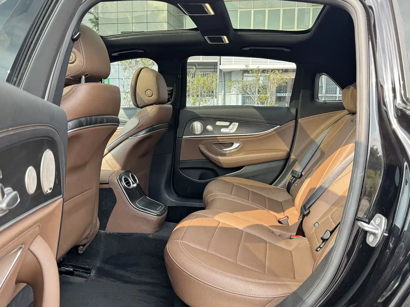 Mercedes-Benz E-Class 2022 E 300 L Sport Luxury фото 14