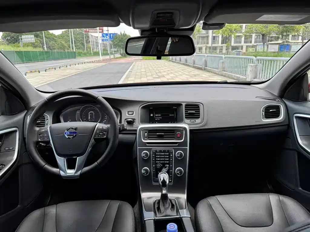 Volvo V60 2016 2015 T5 Momentum
