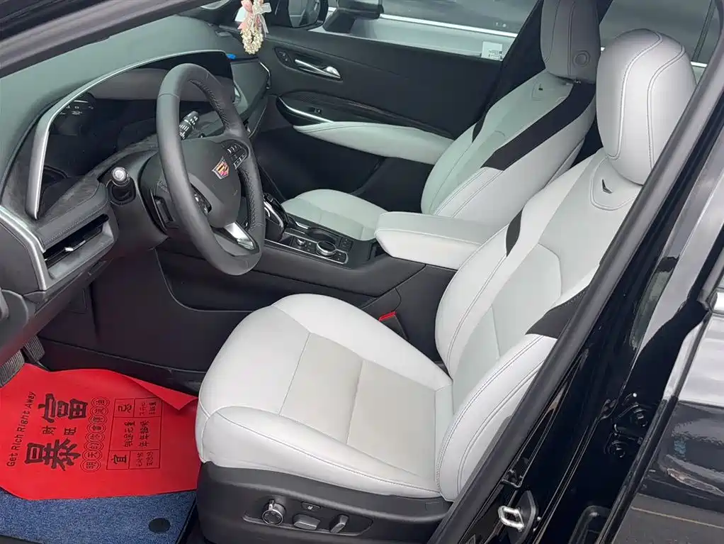 Cadillac XT4 2024 28T 2WD Premium фото 9