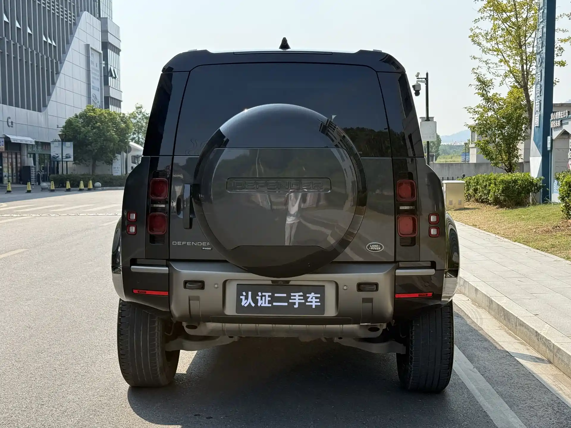 Photo 5 - Land Rover Defender