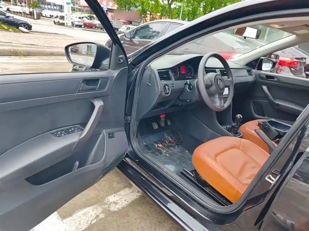 Volkswagen Santana 2015 1.4L Manual Trend Edition фото 16