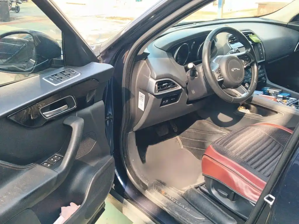 Jaguar F-PACE 2017 2018 2.0T 4WD Urban Premium Edition