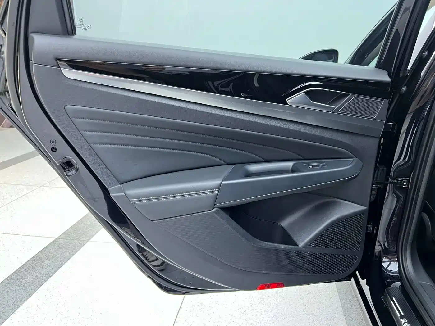Volkswagen Passat 2022 280TSI Business Edition фото 12