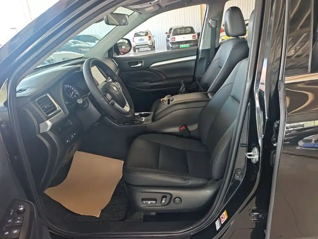 Фото 15 - Toyota Highlander