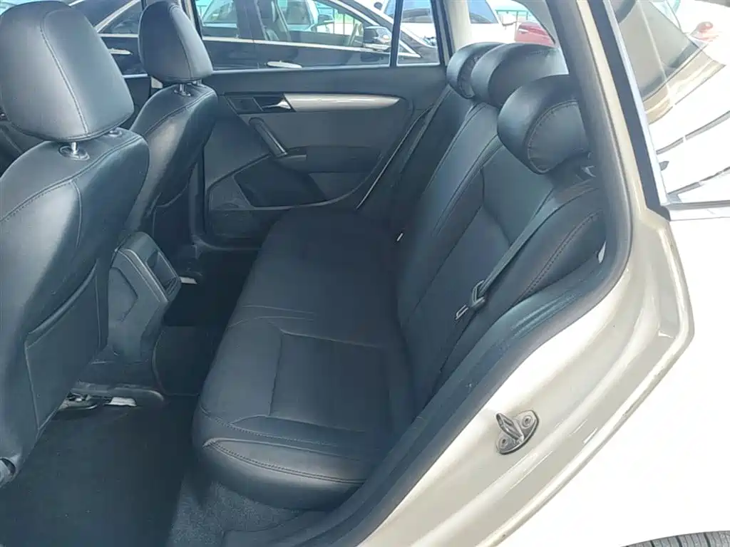 Volkswagen Lavida Tour 2013 1.6L Automatic Trend Style фото 17