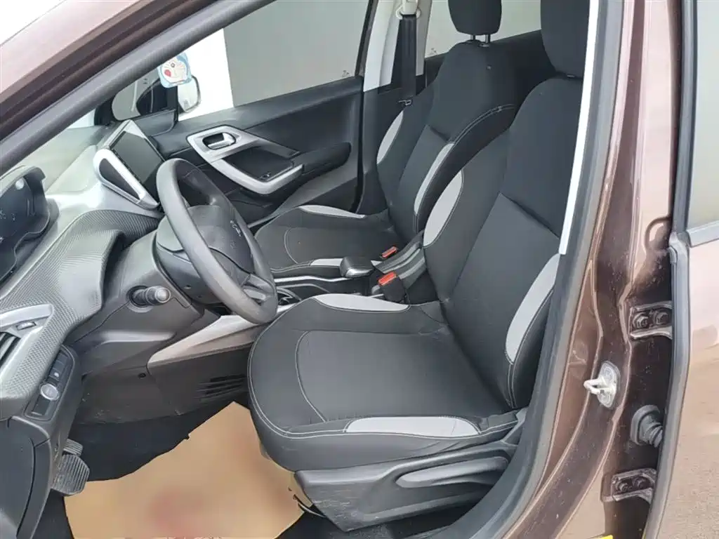 Peugeot 2008 2015 1.6L Automatic Cool Edition фото 15