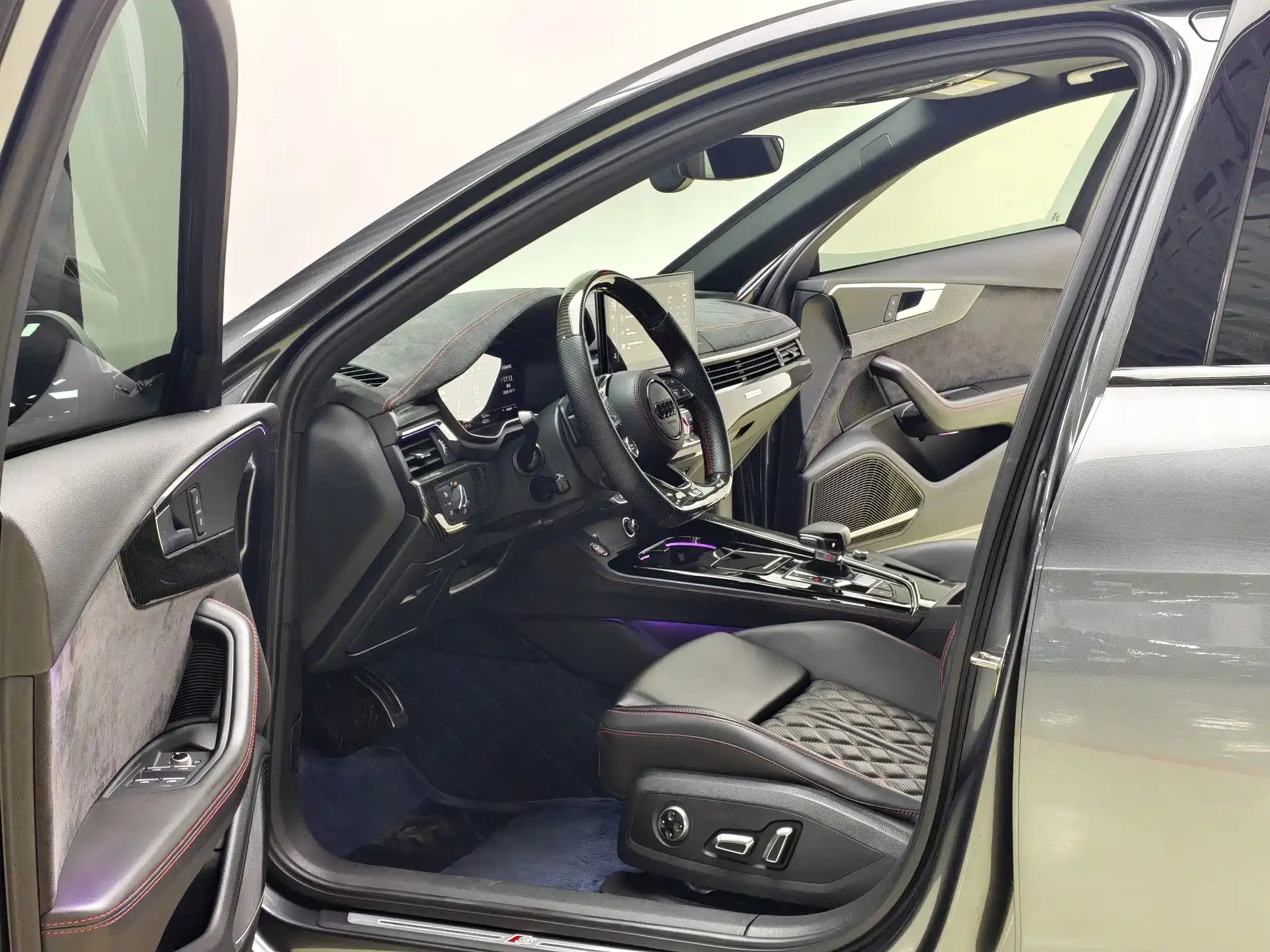 Фото 8 - Audi A4L