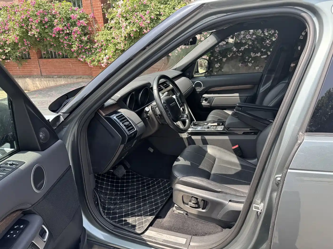Land Rover Discovery 2017 3.0 SC V6 Launch Limited Edition фото 7