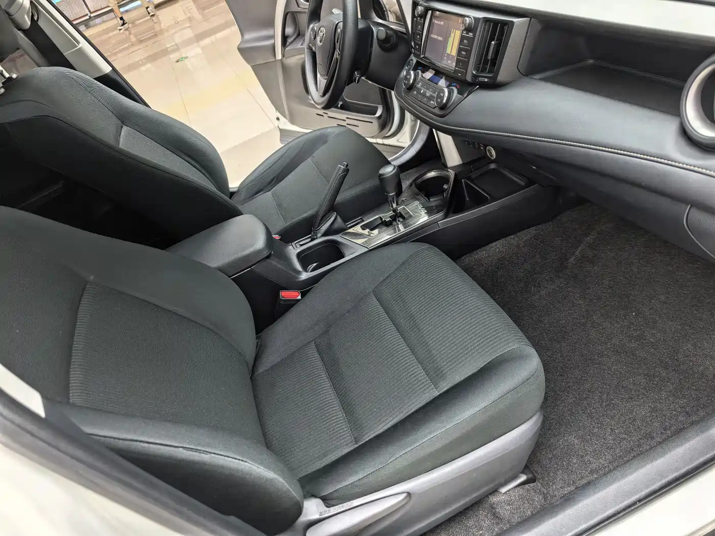 Toyota RAV4 Rongfang 2016 2.0L CVT 2WD Comfort (China V) фото 16