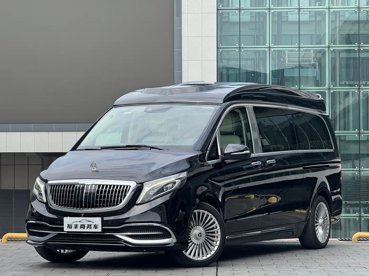 Mercedes-Benz V-Class 2018 V 260 L Premium Long Wheelbase Edition China VI фото 4
