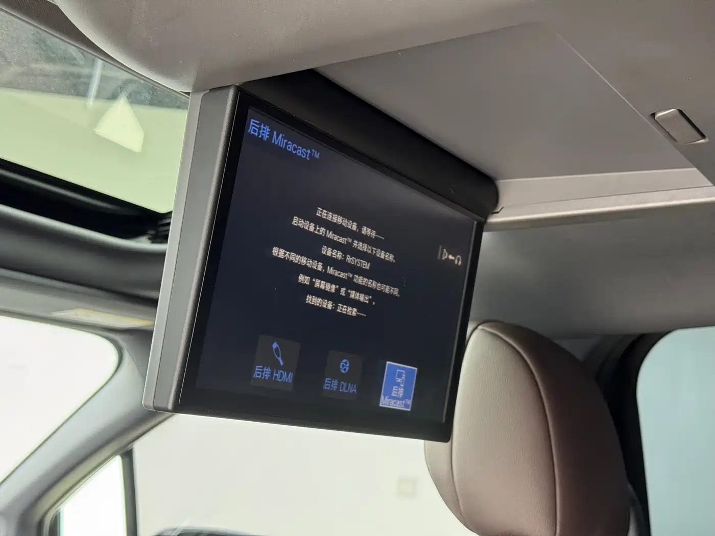 Toyota Sienna 2023 2.5L Hybrid Platinum Edition фото 7